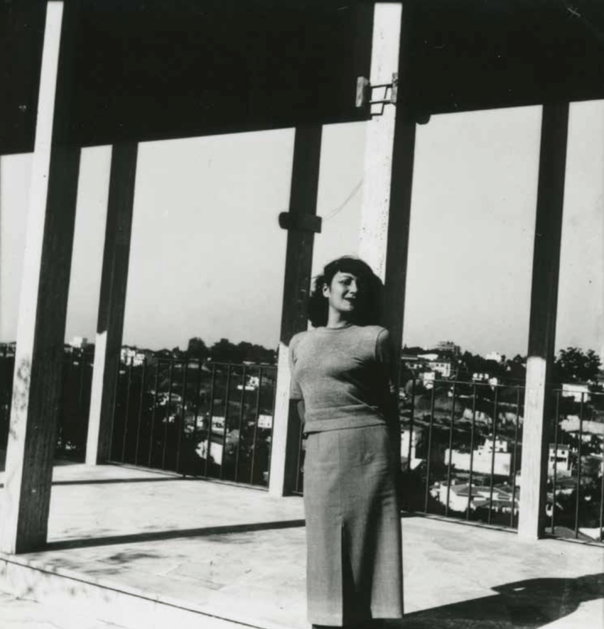 Lina Bo on the balcony of her São Paulo residence, 1945. Source: Aline Coelho Sanches via ResearchGate.